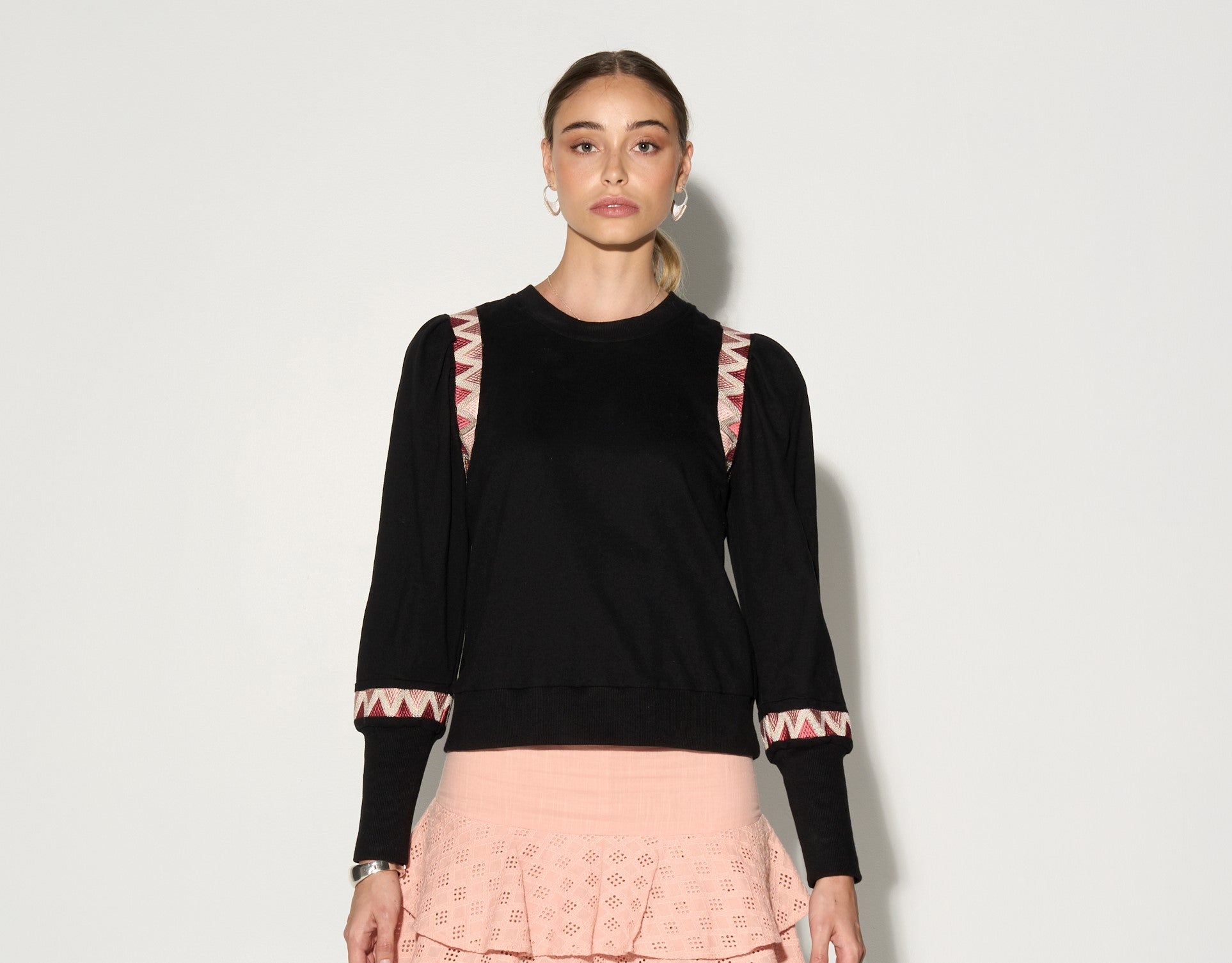 GENEVE Puff shoulder sweater with embroidery-0