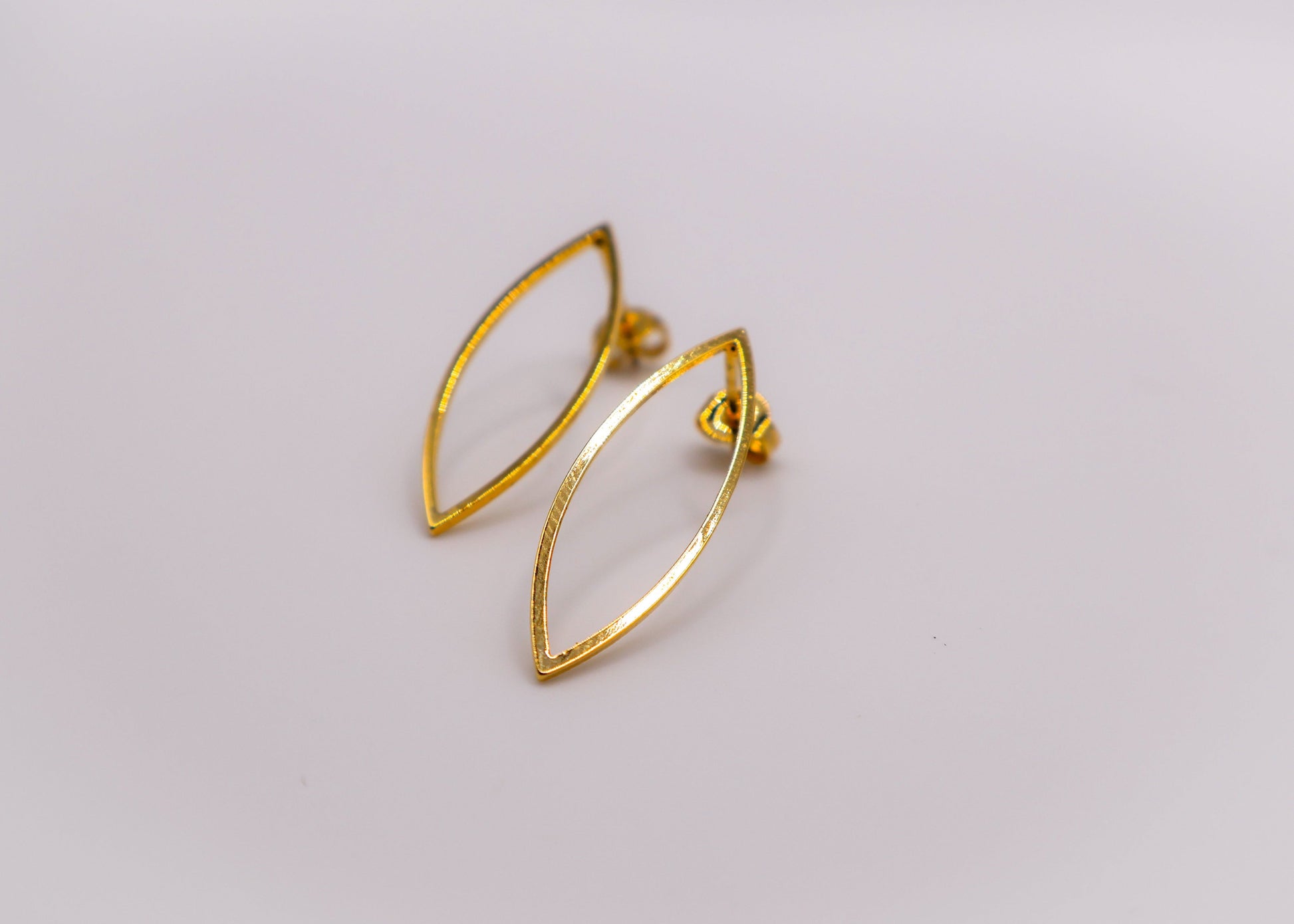 Golden Leaf Elegance Earrings-1